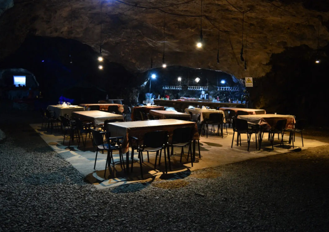 Primer Restaurante Subterraneo del Ururguay